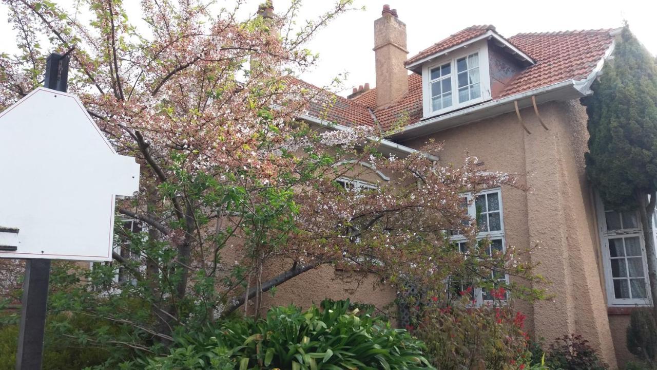 Chimneys B&B 奥玛鲁 外观 照片